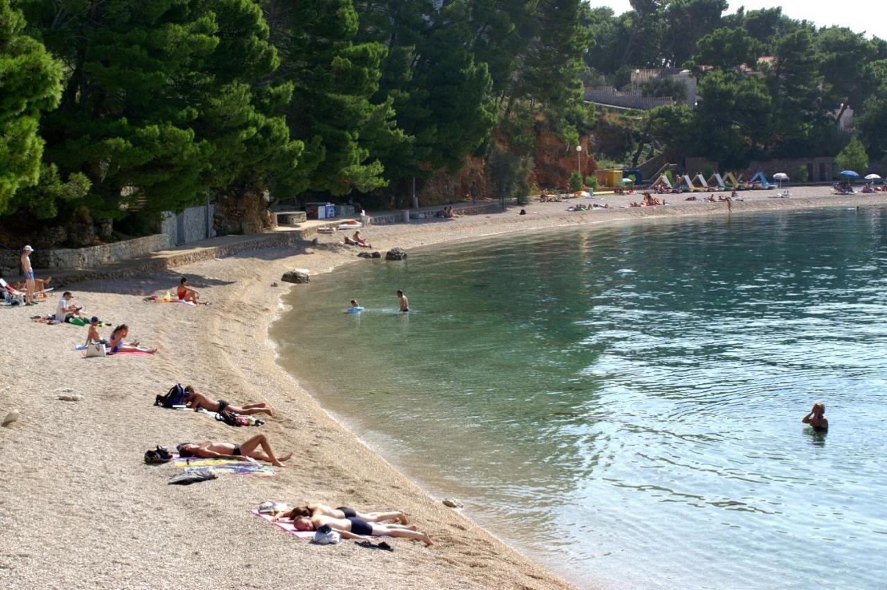 Apartments By The Sea Brela, Makarska - 18356 Bagian luar foto