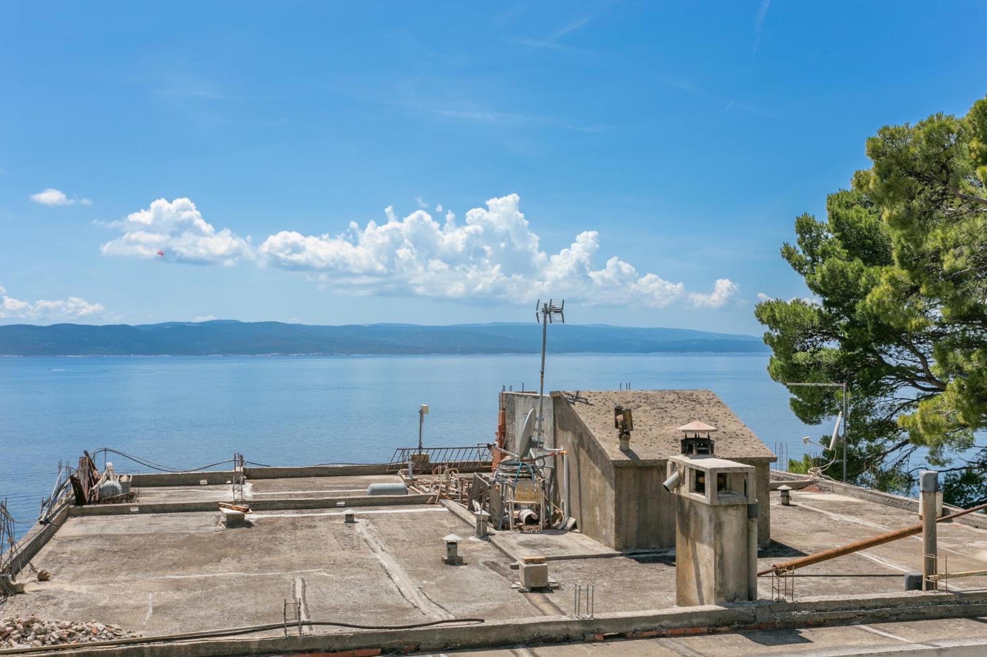 Apartments By The Sea Brela, Makarska - 18356 Bagian luar foto