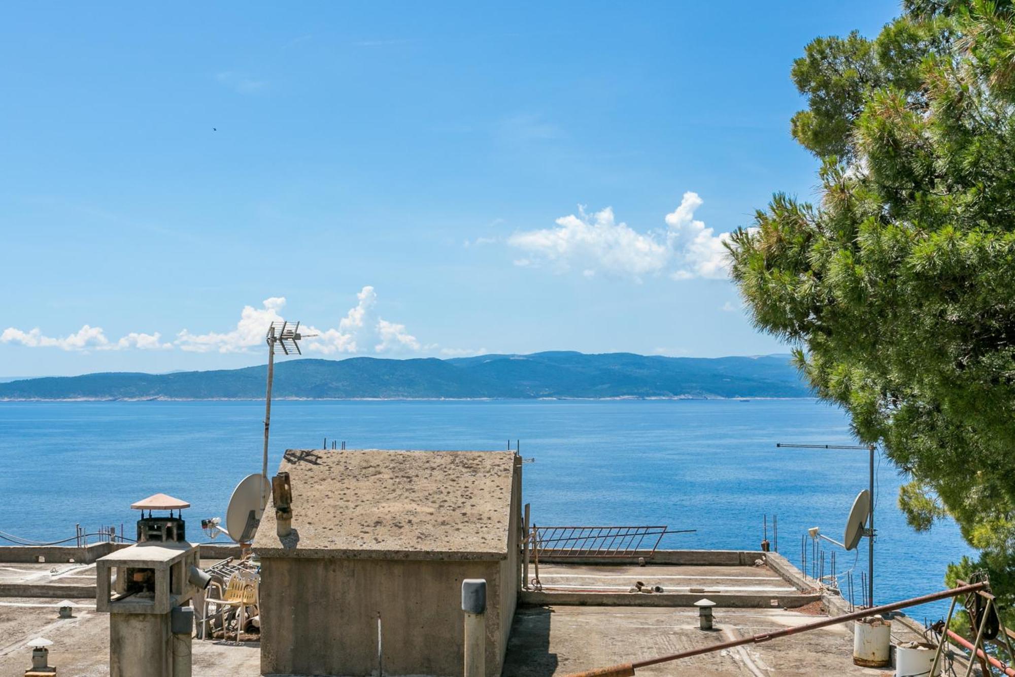 Apartments By The Sea Brela, Makarska - 18356 Bagian luar foto
