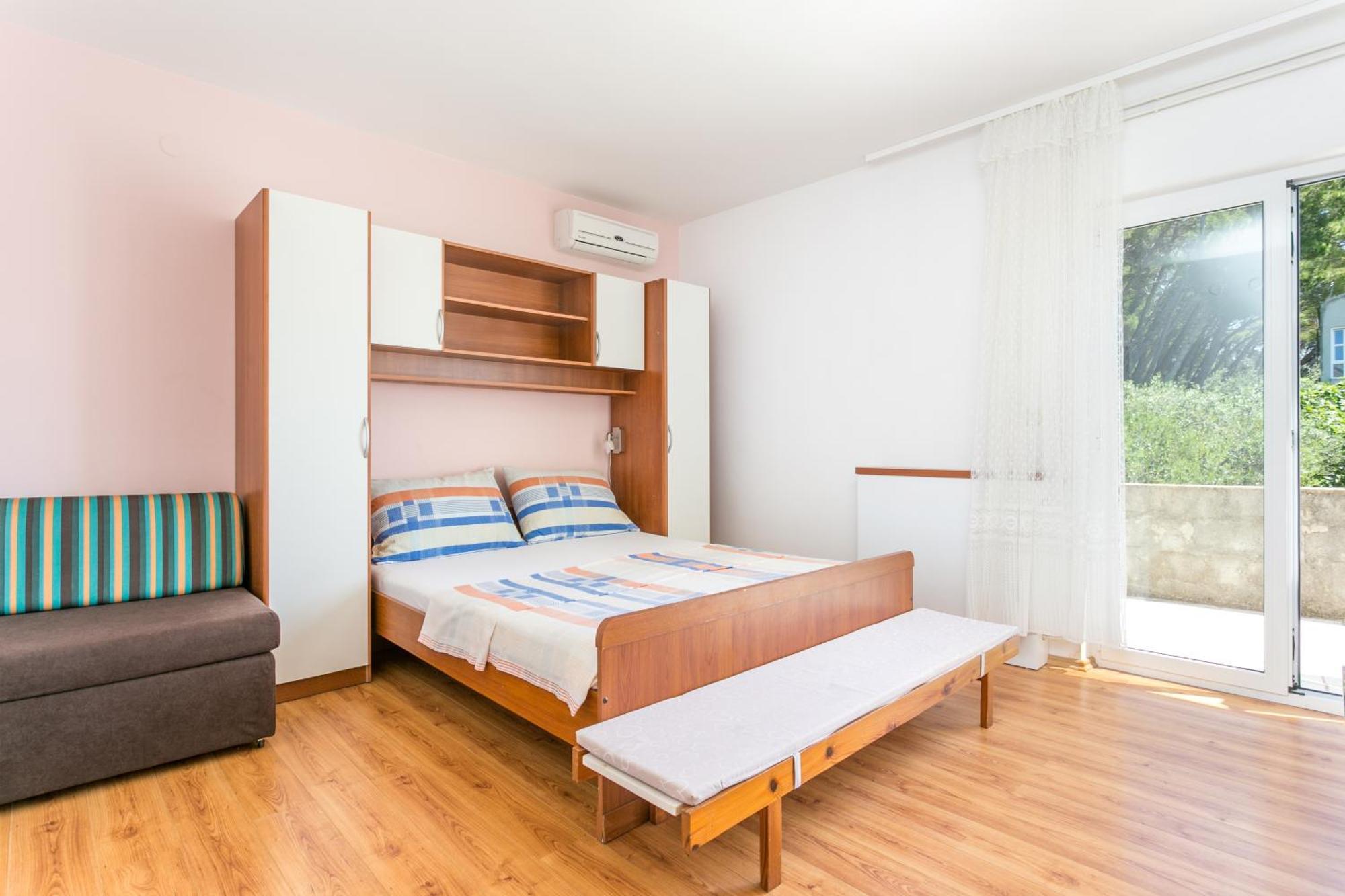 Apartments By The Sea Brela, Makarska - 18356 Bagian luar foto
