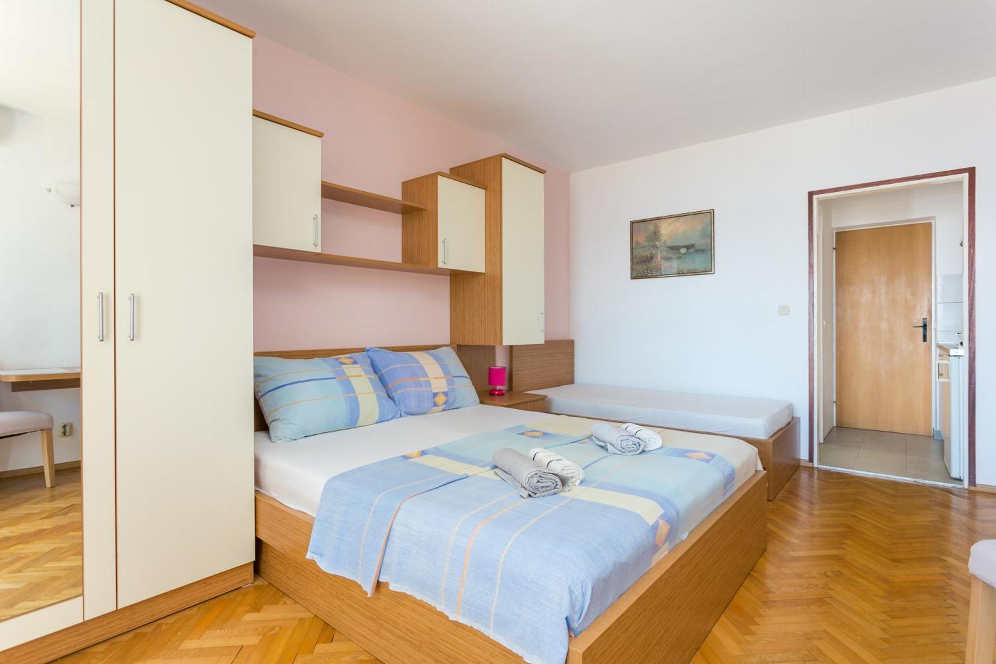 Apartments By The Sea Brela, Makarska - 18356 Ruang foto
