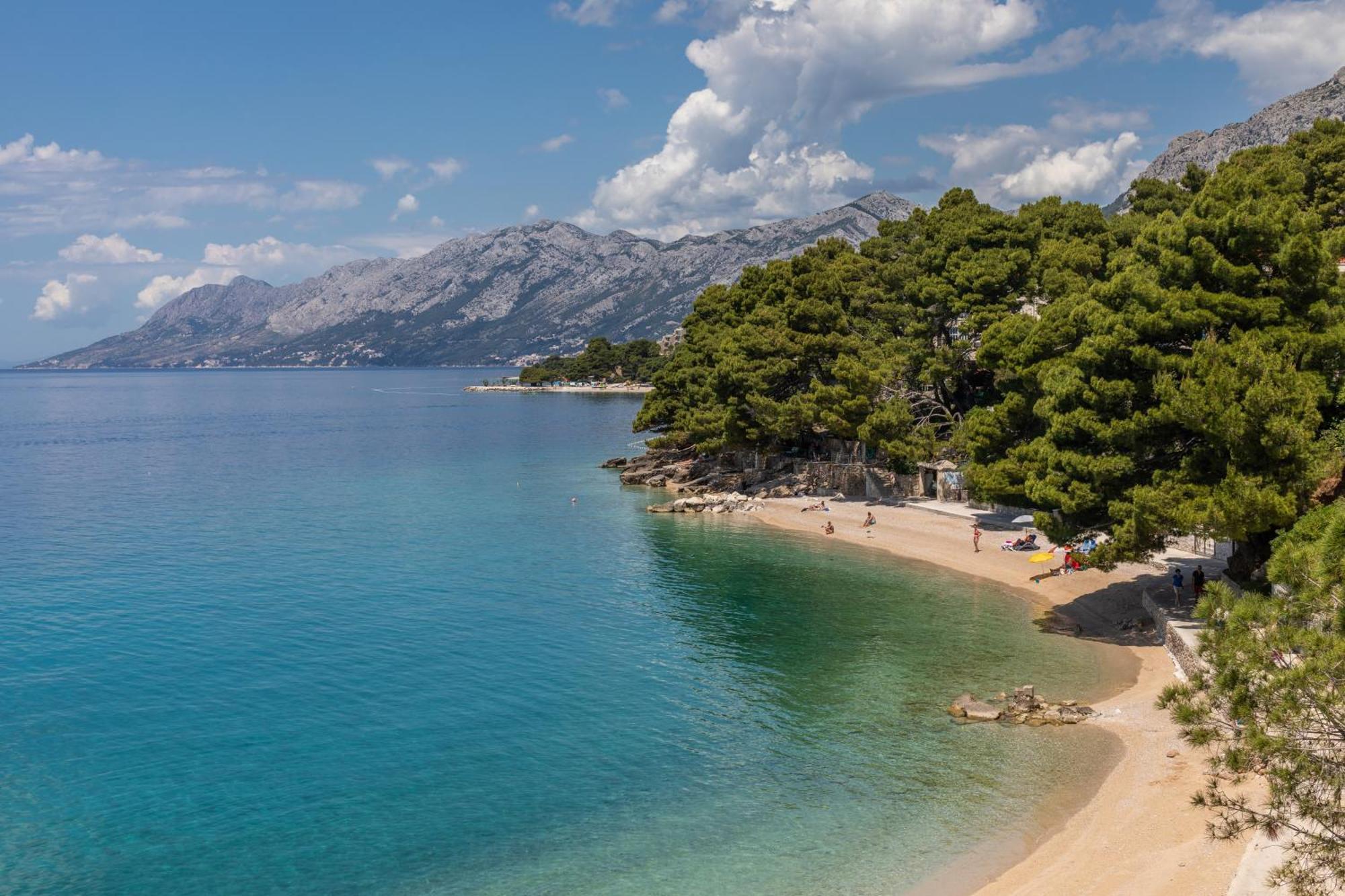Apartments By The Sea Brela, Makarska - 18356 Bagian luar foto